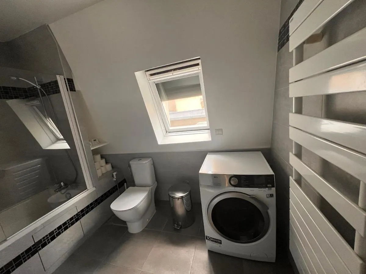 Apartment Appartement Champs-Elysees - Hala Paris