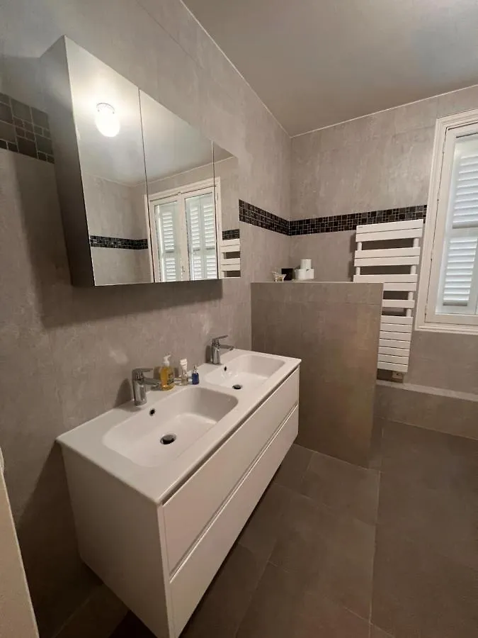 Apartment Appartement Champs-Elysees - Hala Paris France