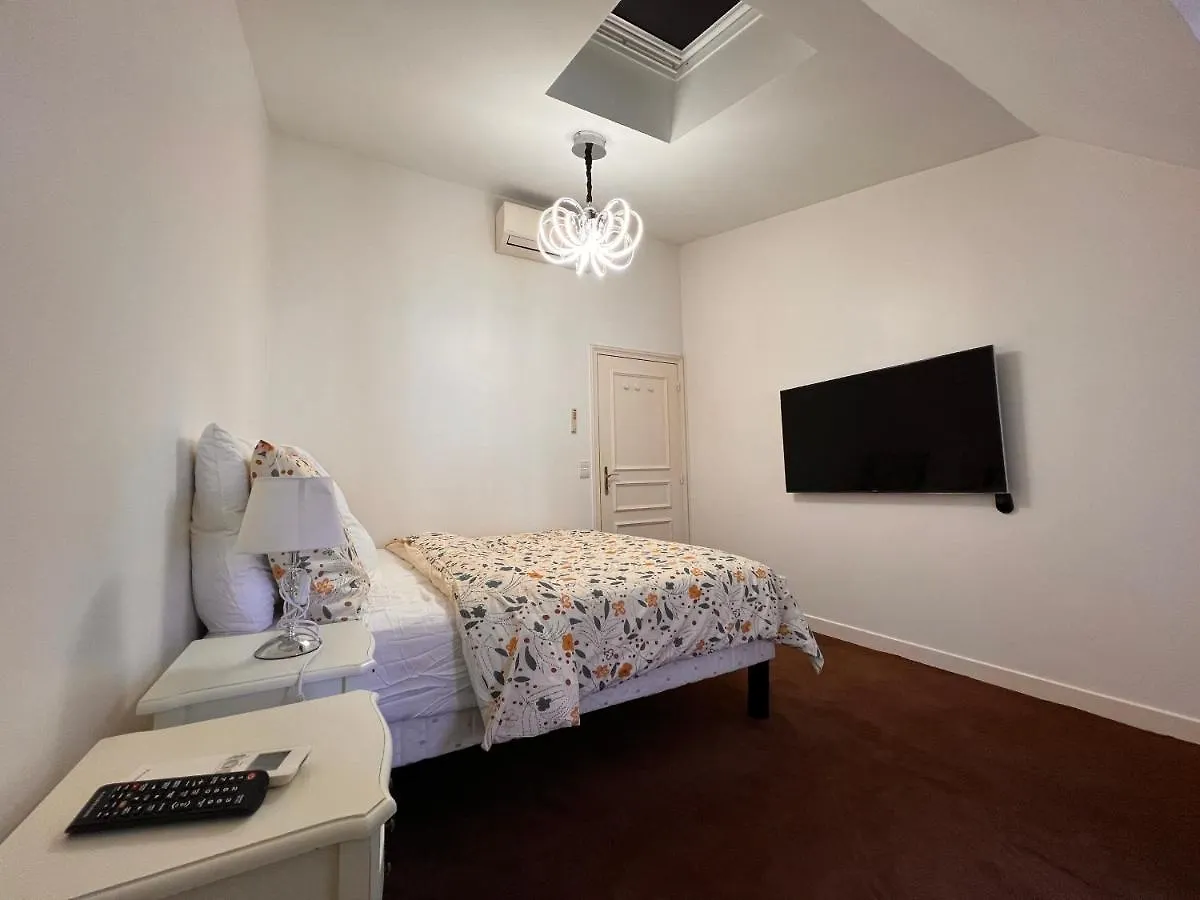 Apartment Appartement Champs-Elysees - Hala Paris