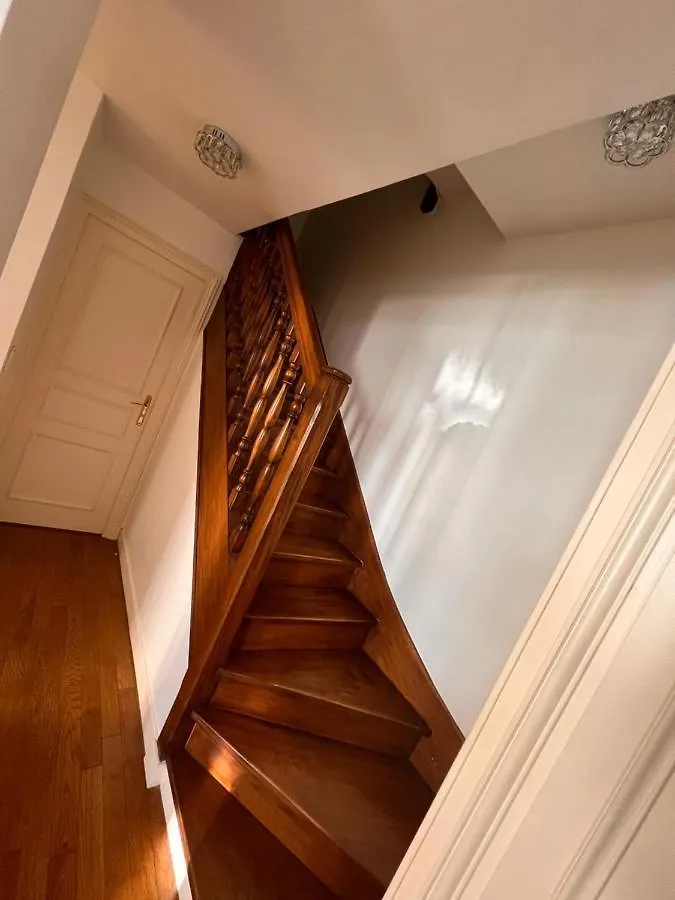 Apartment Appartement Champs-Elysees - Hala Paris France