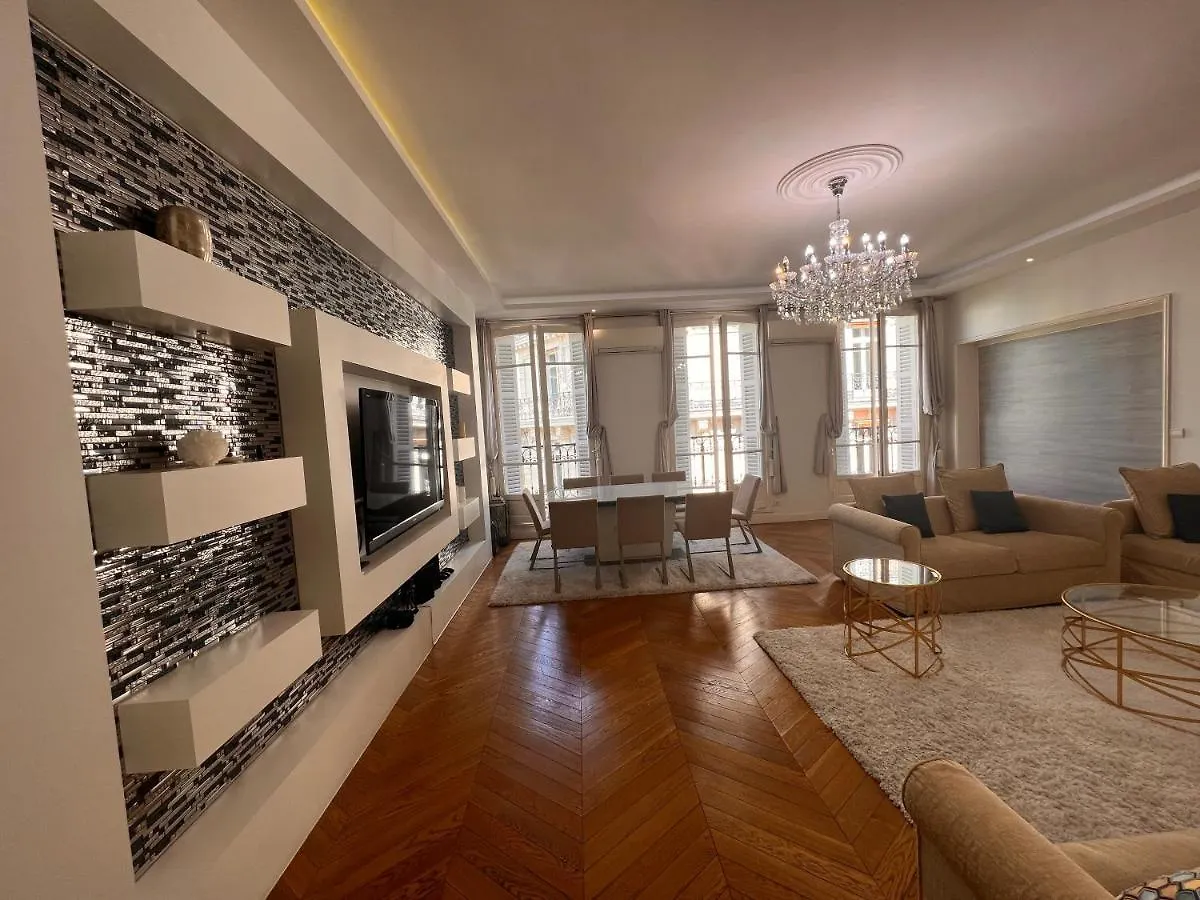Apartment Appartement Champs-Elysees - Hala Paris France