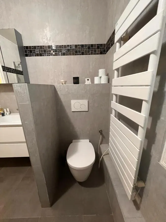 Appartement Champs-Elysees - Hala Paris Apartment
